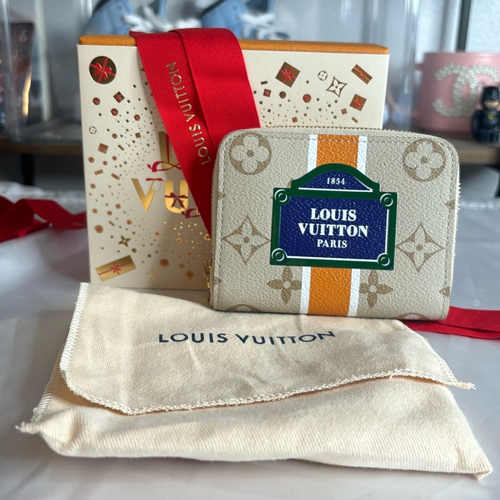 SOLD—💙Louis Vuitton Monopaname Monogram Compact Zippy Wallet
Paris Street Sign
